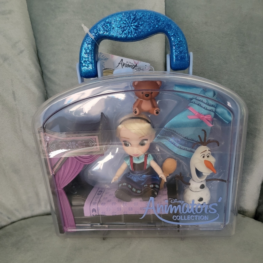 Disney animators mini doll Elsa from Frozen set